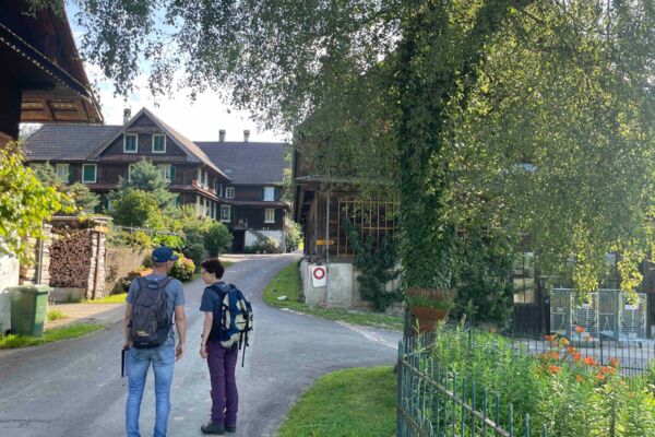 Sonniger Höhenweg übers Michaelskreuz
