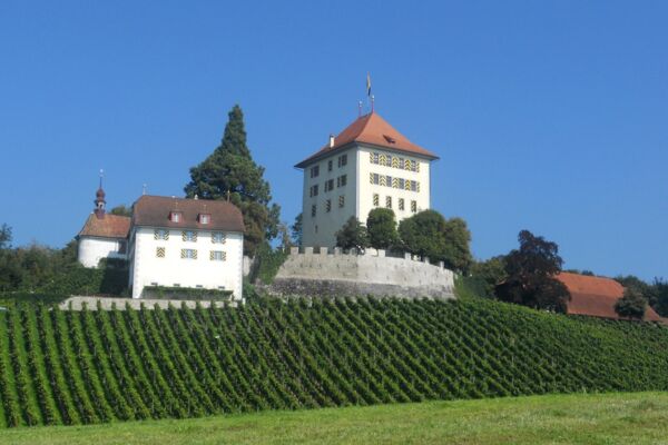 Unbekanntes Tobel, historisches Schloss und kühlender See