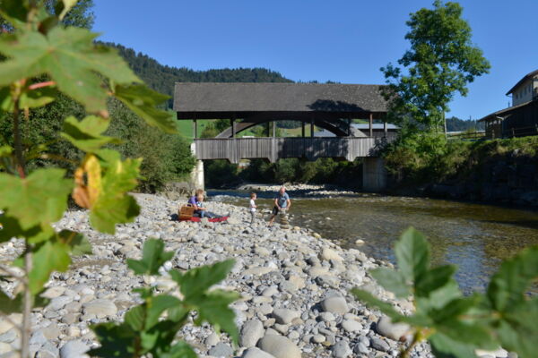 Uferweg entlang der kleinen Emme