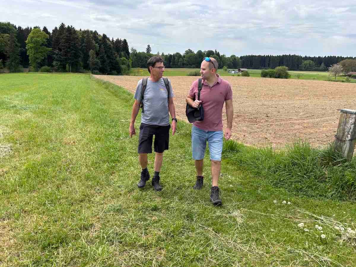 Im Gespräch: HansPeter Hürlimann und Regierungsrat Fabian Peter unterwegs in Richtung Eschenbach.