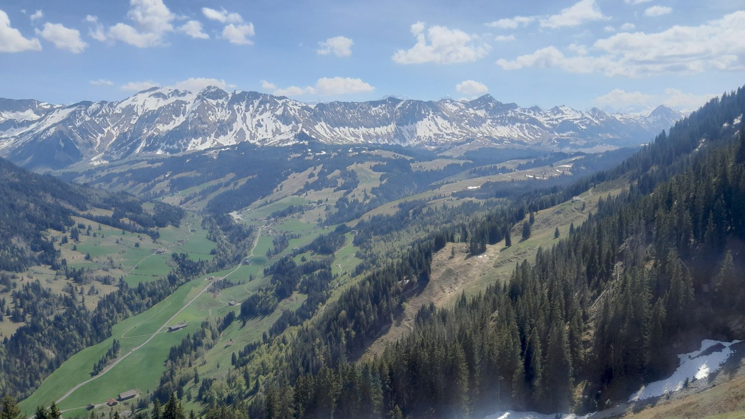 Schöne Sicht vom Bärsilichopf zum Brienzergrat