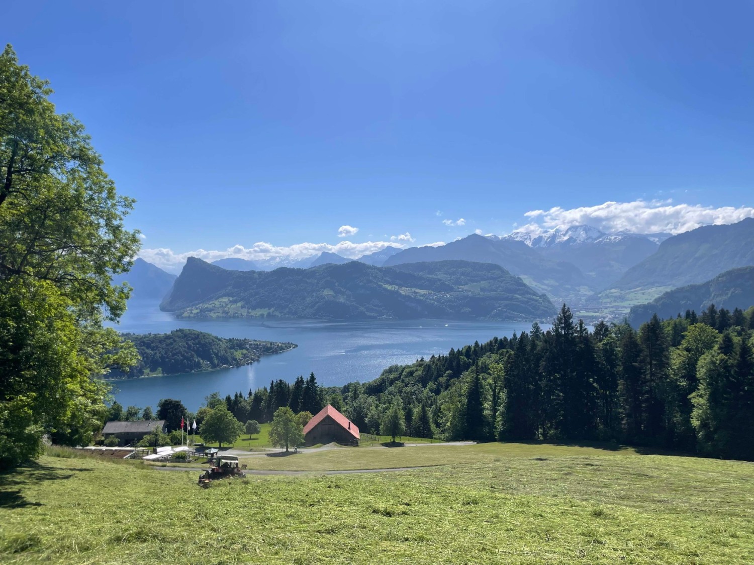 Perfekt für eine Pause: Herrliche Aussicht oberhalb Schwendelberg