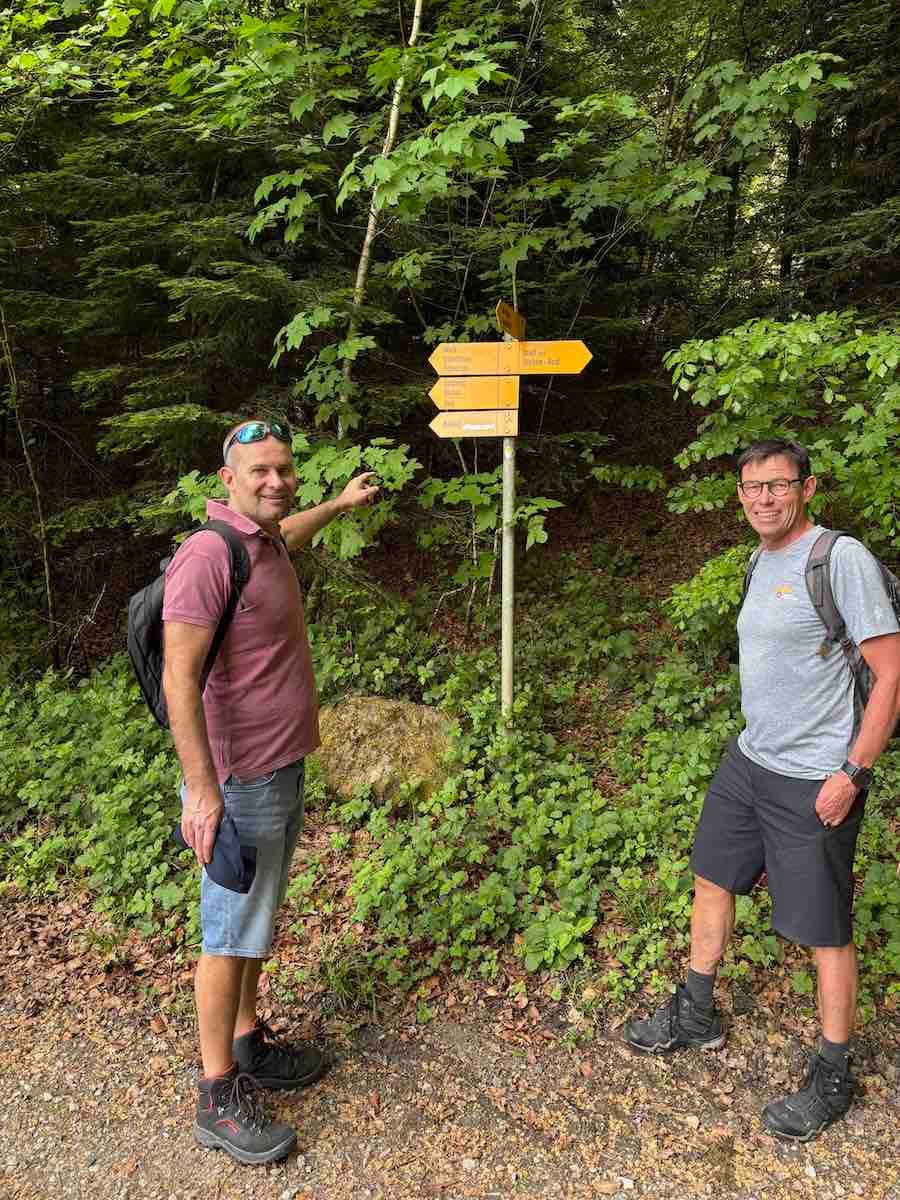 Der Weg ist das Ziel: Regierungsrat Fabian Peter mit Hanspeter Hürlimann, Präsident der Luzerner Wanderwege.